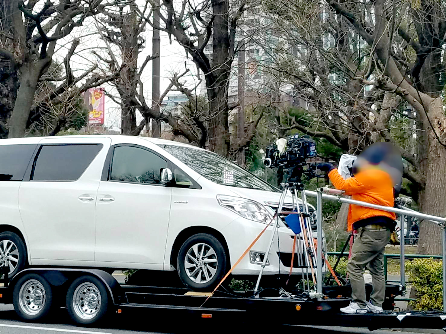 車を運転しているシーンの撮影