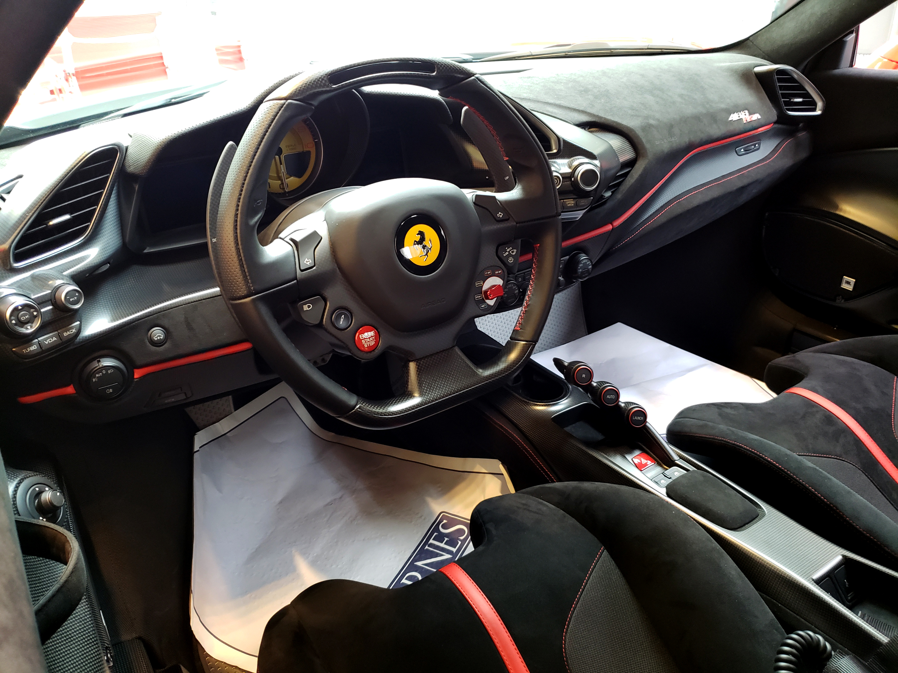 Ferrari 488 Pista (488ピスタ) その2：車内、内装など