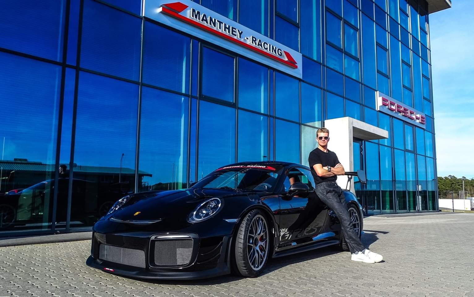 レーシングドライバーの ニコ ヒュルケンベルグ氏のポルシェ911 Gt2 Rs Mr