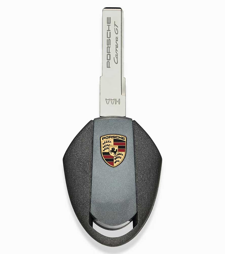 「25YカレラGTカプセルコレクション」がポルシェライフスタイルにて販売開始